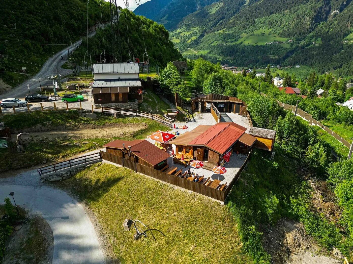 Luftaufnahme von Bad Gastein und der Bellevue-Alm